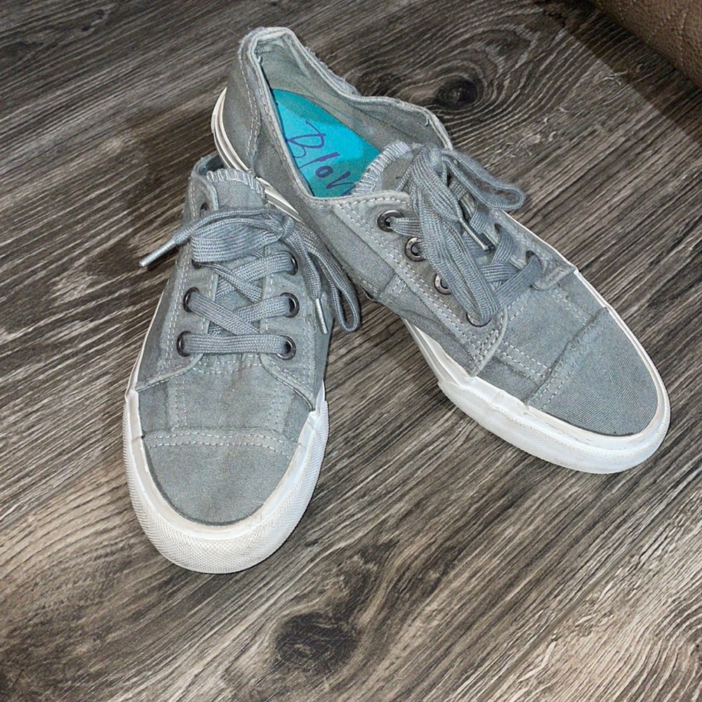 Blowfish Malibu Distressed Grey Sneakers 9